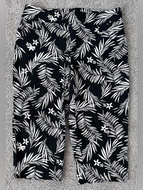 Terra & Sky Black and White Tropical Print Capris, Women’s, Size 0X (14W)